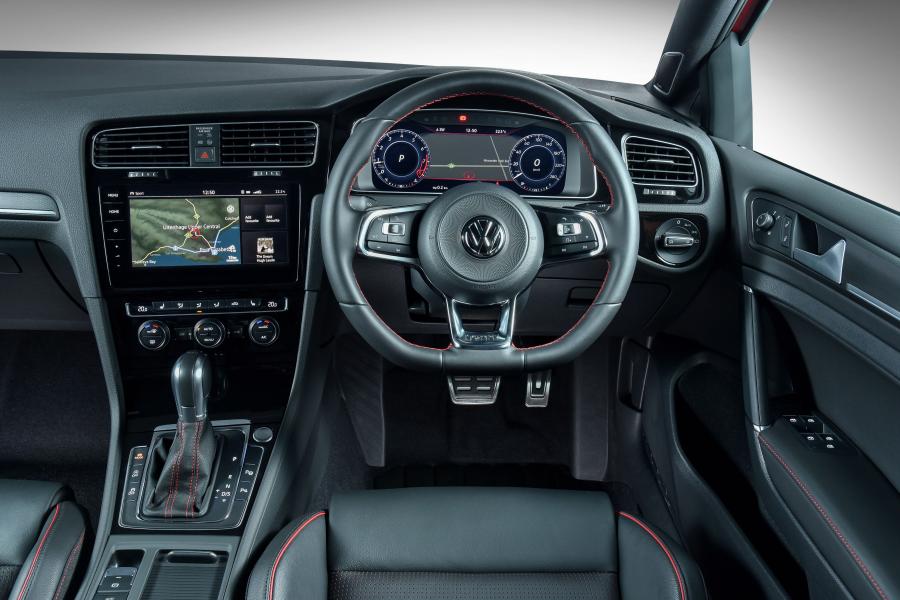 Торпедо Volkswagen Golf GTI 5-Door 2017 года  (ZA) (фото 16 из 18)